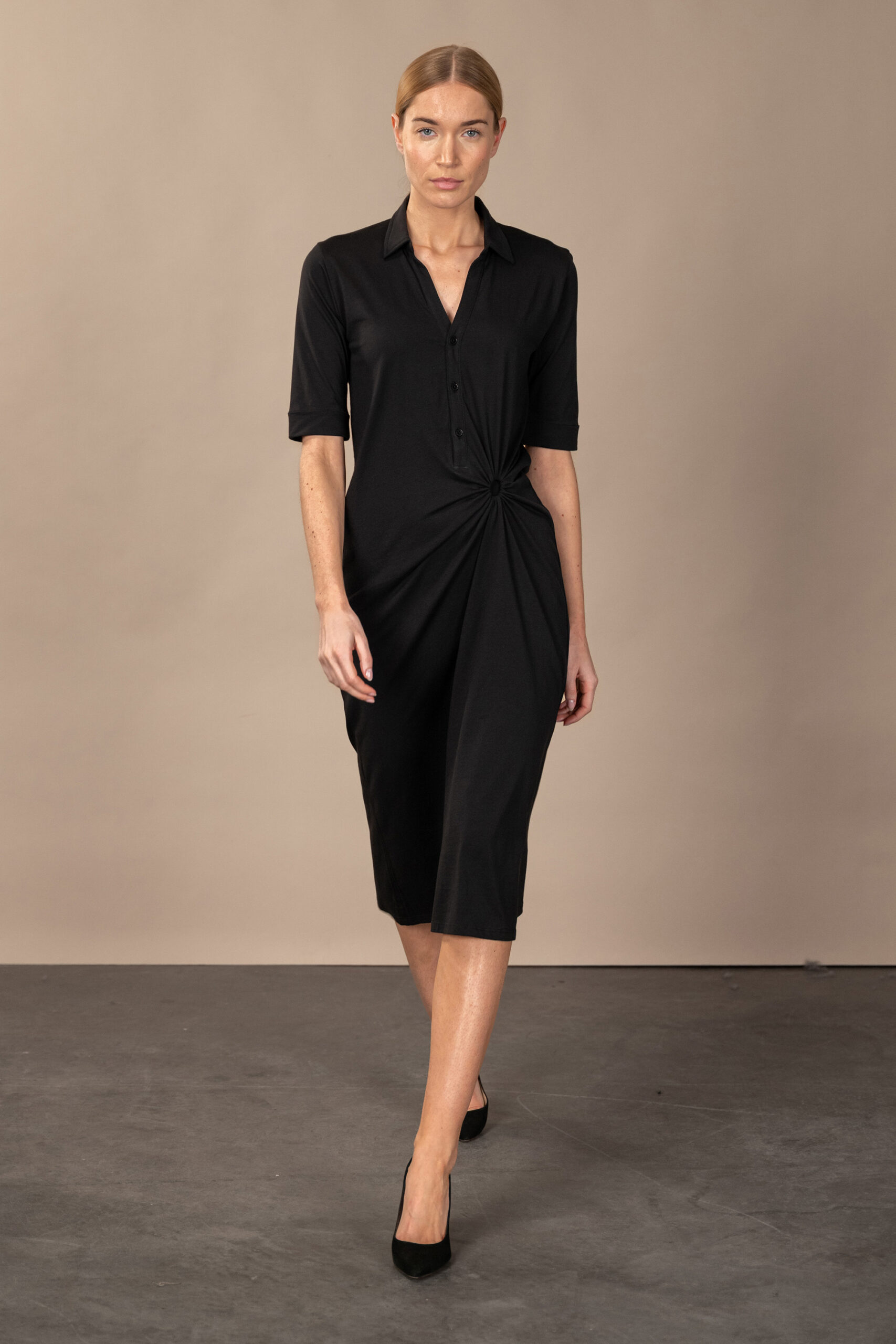 Leontine Noir 01
